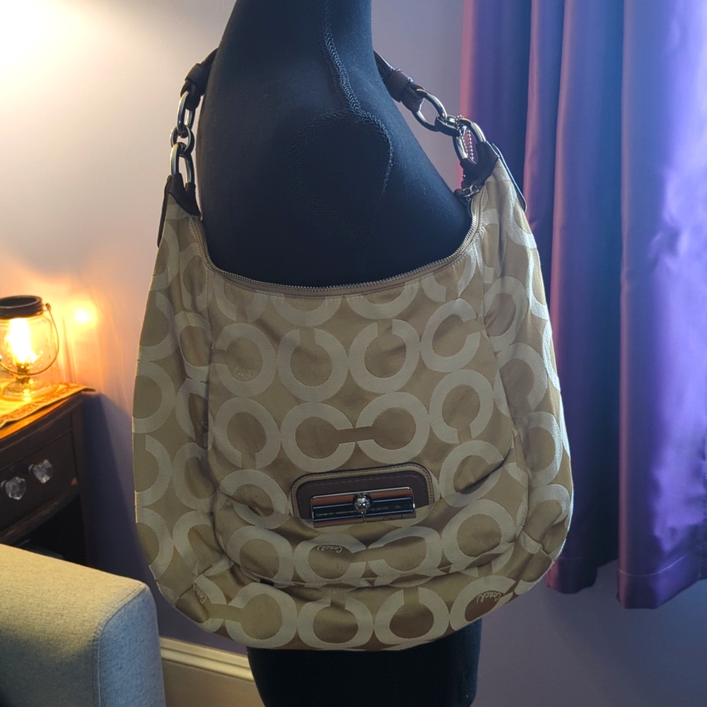 Authentic 2010 Coach Hobo Bag Excellent Condition Gold and Beige Double HangTags